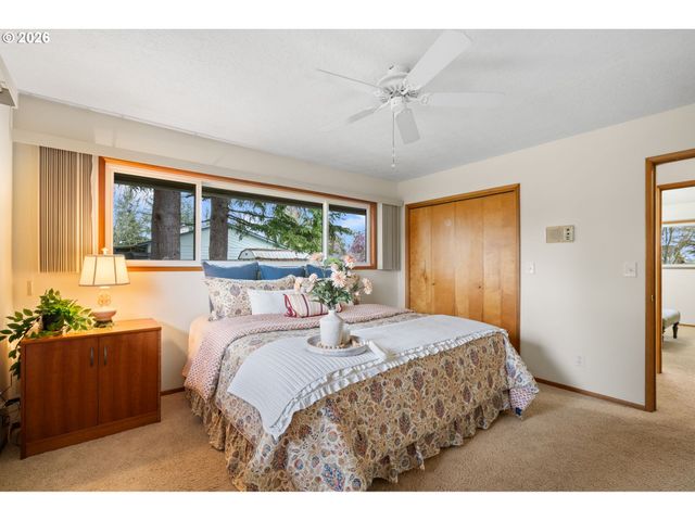 809 Ne DELSEY Rd, Hillsboro, OR 97124