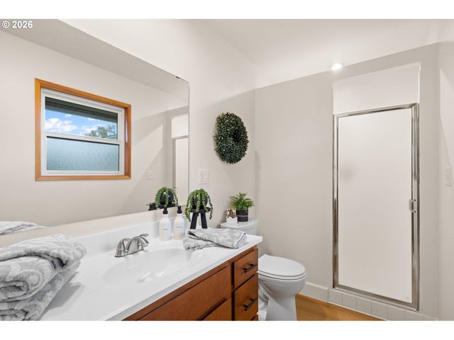 809 Ne DELSEY Rd, Hillsboro, OR 97124