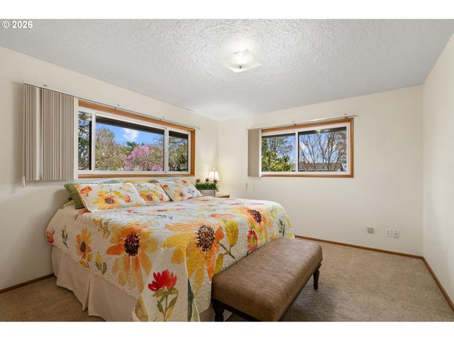 809 Ne DELSEY Rd, Hillsboro, OR 97124