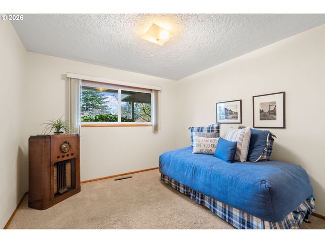 809 Ne DELSEY Rd, Hillsboro, OR 97124