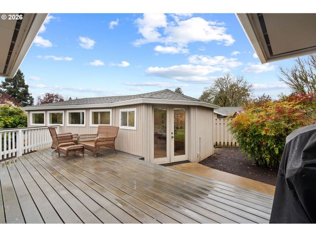 809 Ne DELSEY Rd, Hillsboro, OR 97124