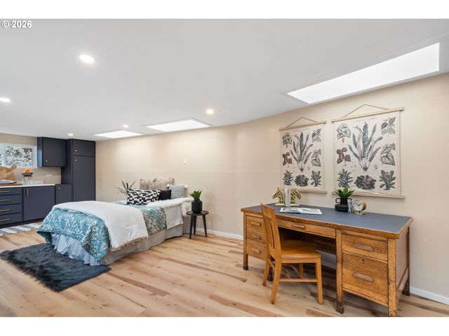 809 Ne DELSEY Rd, Hillsboro, OR 97124