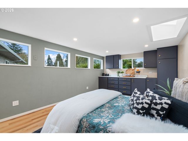 809 Ne DELSEY Rd, Hillsboro, OR 97124