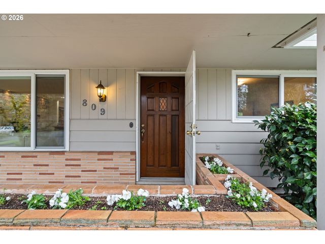 809 Ne DELSEY Rd, Hillsboro, OR 97124