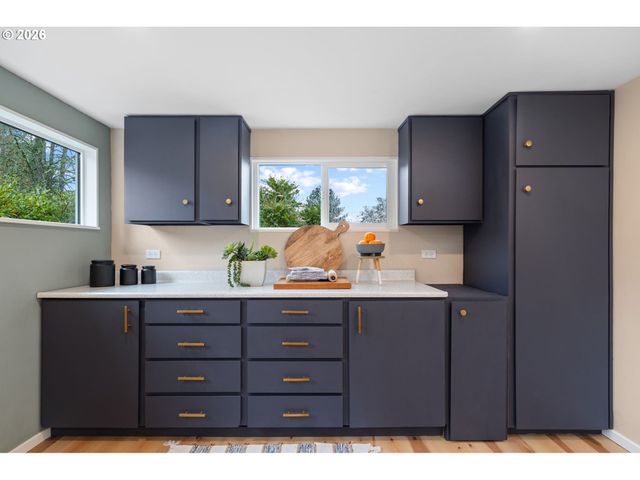 809 Ne DELSEY Rd, Hillsboro, OR 97124