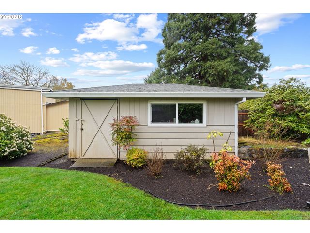 809 Ne DELSEY Rd, Hillsboro, OR 97124
