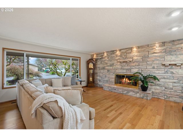 809 Ne DELSEY Rd, Hillsboro, OR 97124