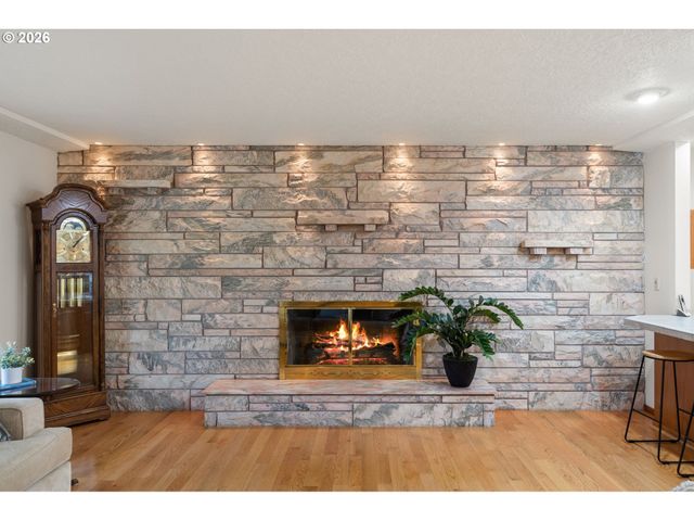 809 Ne DELSEY Rd, Hillsboro, OR 97124