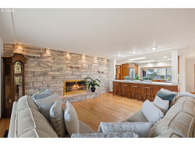 809 Ne DELSEY Rd, Hillsboro, OR 97124