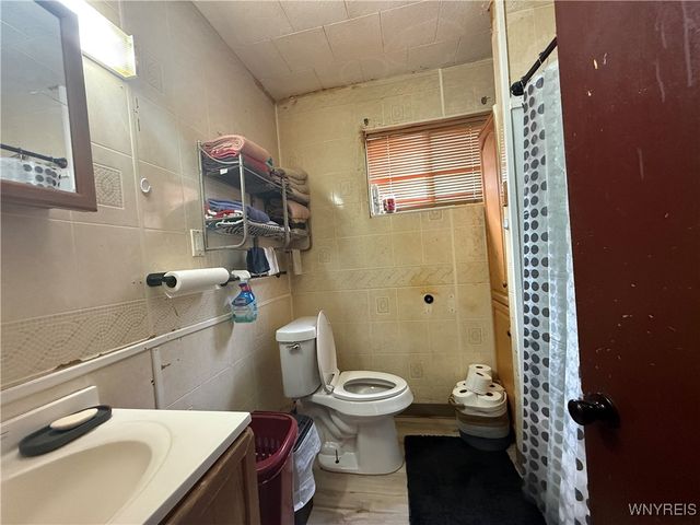 84 East End Avenue, Buffalo, NY 14225