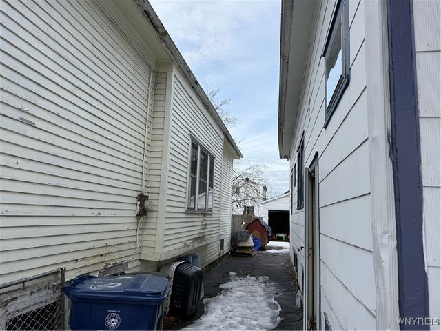 84 East End Avenue, Buffalo, NY 14225