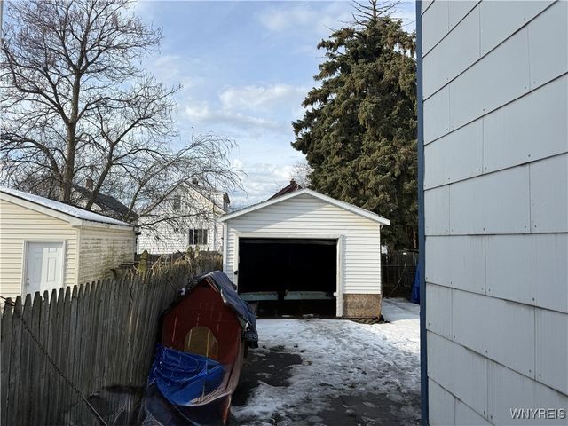 84 East End Avenue, Buffalo, NY 14225