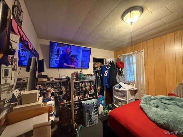 84 East End Avenue, Buffalo, NY 14225