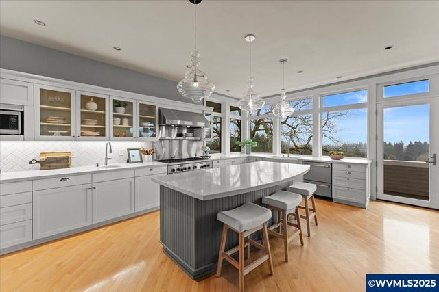 3252 Mt Kuebler Dr S, Salem, OR 97302