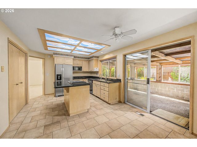 1625 VICTORIAN Way, Eugene, OR 97401
