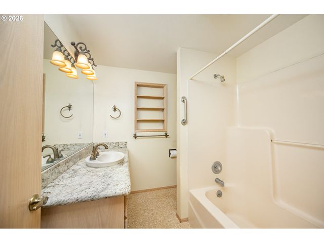 1625 VICTORIAN Way, Eugene, OR 97401