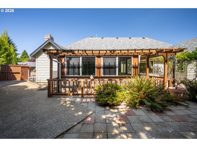 1625 VICTORIAN Way, Eugene, OR 97401