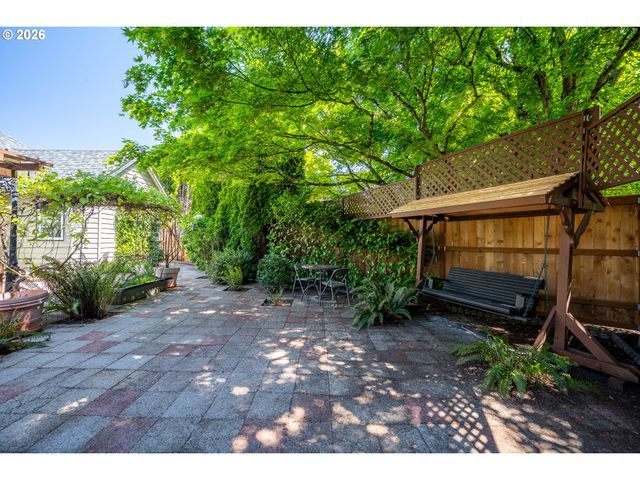 1625 VICTORIAN Way, Eugene, OR 97401