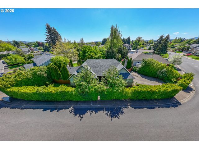 1625 VICTORIAN Way, Eugene, OR 97401