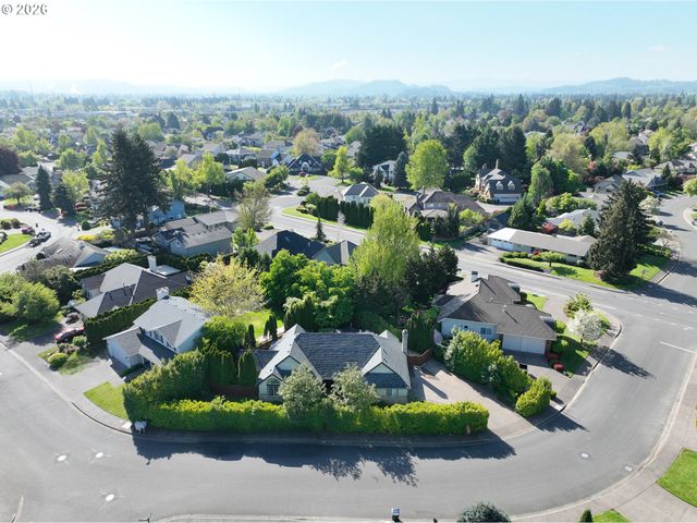 1625 VICTORIAN Way, Eugene, OR 97401