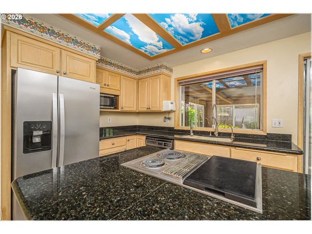 1625 VICTORIAN Way, Eugene, OR 97401