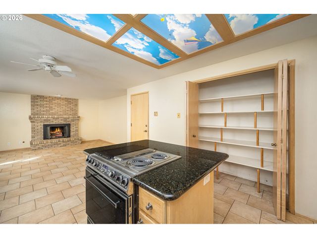 1625 VICTORIAN Way, Eugene, OR 97401