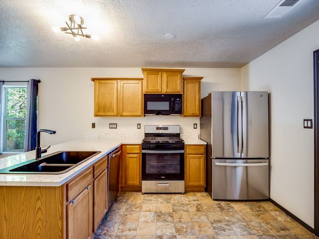 5239 Via Del Cielo Lane, Santa Fe, NM 87507