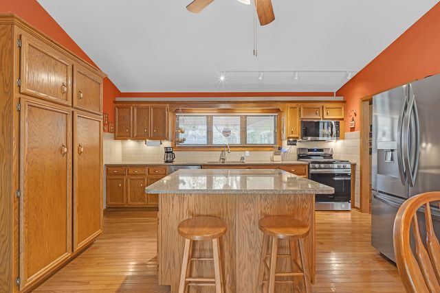 12501 S 74th Avenue, Palos Heights, IL 60463