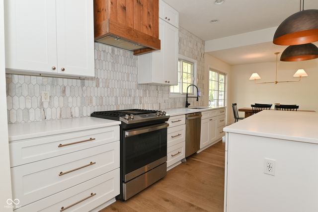 8988 Hearthstone Drive, Zionsville, IN 46077