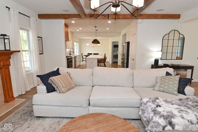 8988 Hearthstone Drive, Zionsville, IN 46077