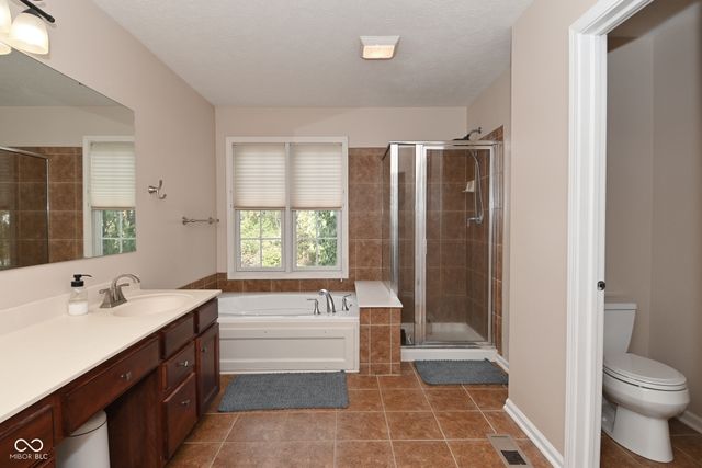 8988 Hearthstone Drive, Zionsville, IN 46077