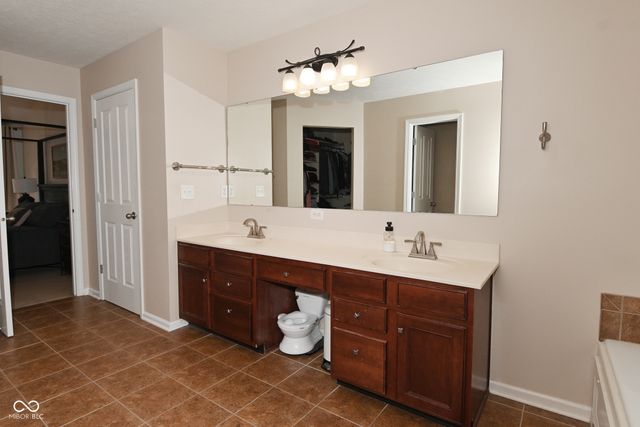 8988 Hearthstone Drive, Zionsville, IN 46077