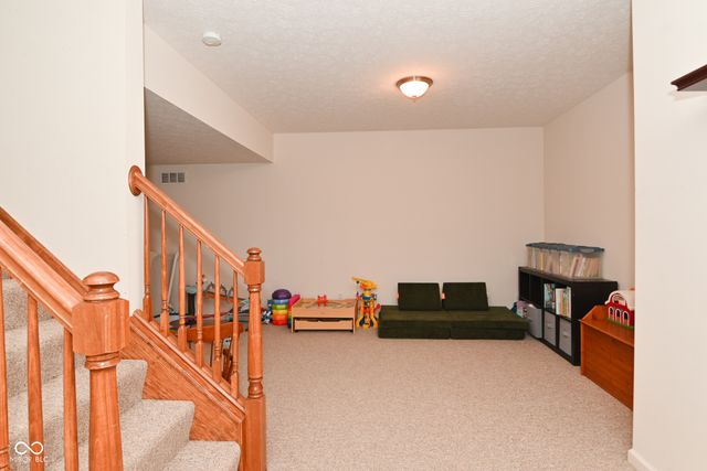 8988 Hearthstone Drive, Zionsville, IN 46077