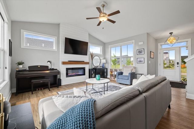 2416 NW Applewood Street, Ankeny, IA 50023