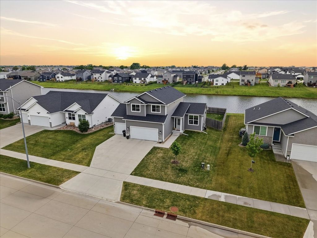 2416 NW Applewood Street, Ankeny, IA 50023