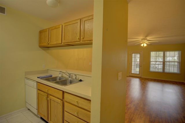 920 Oakbrook Drive, Jackson, MI 49203