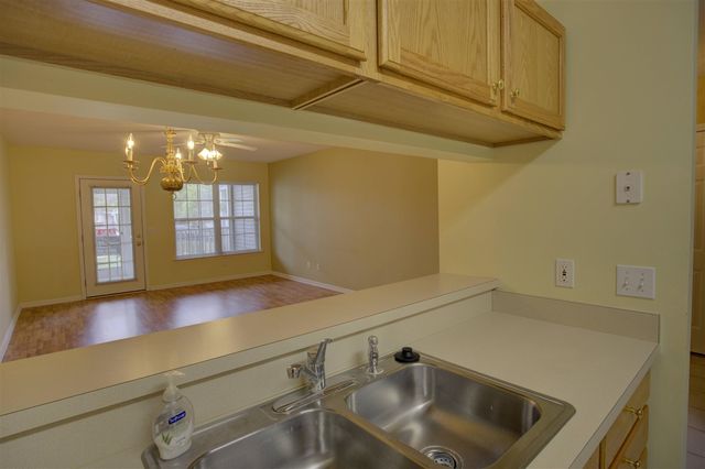 920 Oakbrook Drive, Jackson, MI 49203