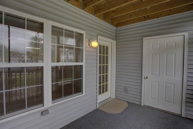 920 Oakbrook Drive, Jackson, MI 49203