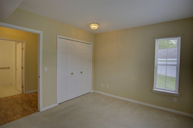 920 Oakbrook Drive, Jackson, MI 49203