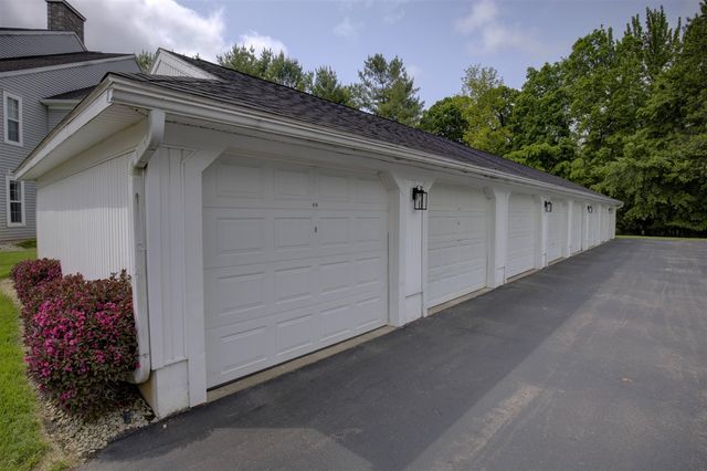 920 Oakbrook Drive, Jackson, MI 49203