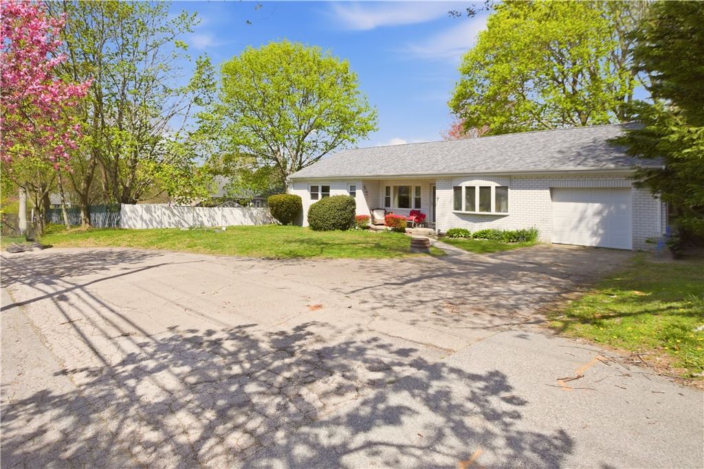 278 Green End Avenue, Middletown, RI 02842