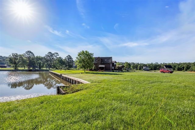 1 Island Point, Huntsville, TX 77340