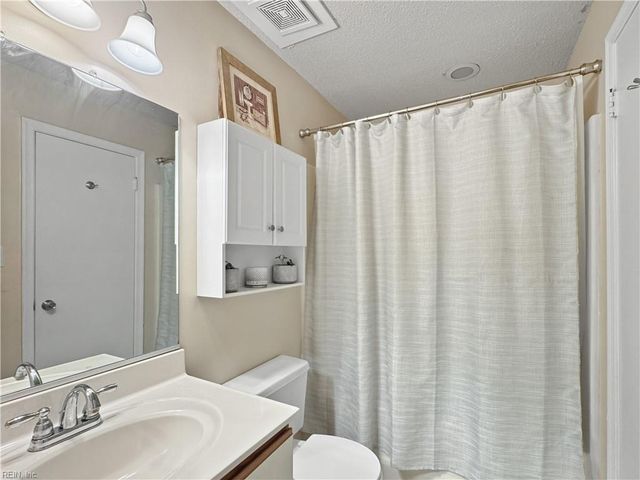 422 Lees Mill DR, Newport News, VA 23608