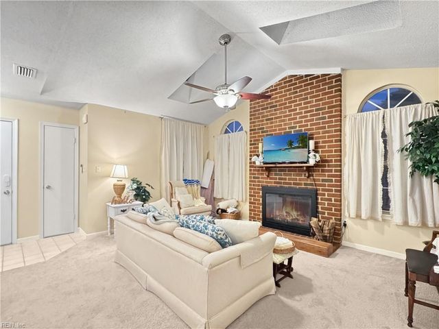 422 Lees Mill DR, Newport News, VA 23608