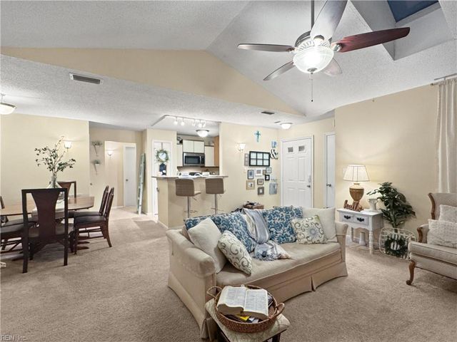 422 Lees Mill DR, Newport News, VA 23608