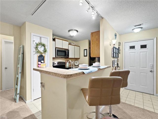 422 Lees Mill DR, Newport News, VA 23608