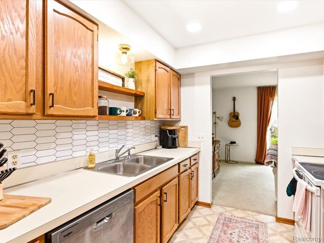 3969 BUTTERNUT Court C, Port Huron, MI 48060