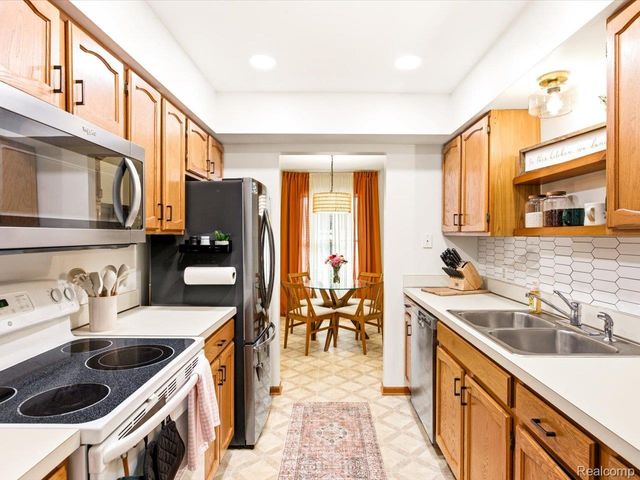 3969 BUTTERNUT Court C, Port Huron, MI 48060