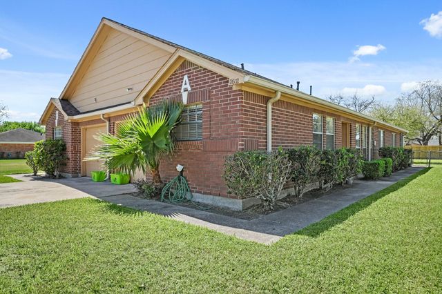 9731 Youngcrest Drive A, Stafford, TX 77477