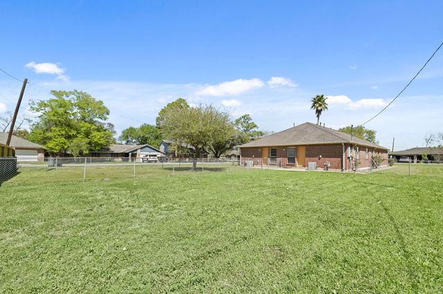 9731 Youngcrest Drive A, Stafford, TX 77477